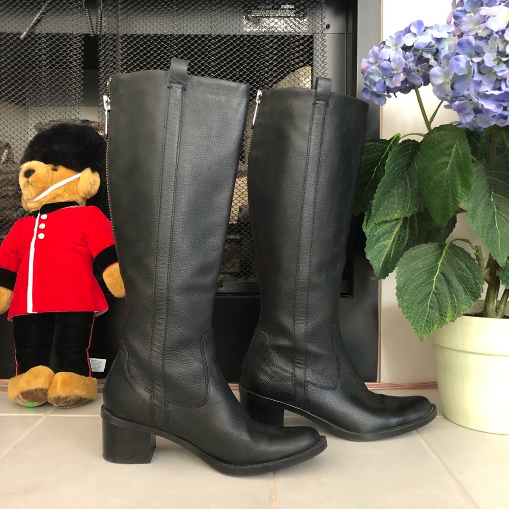 Calvin Klein stylish boot.